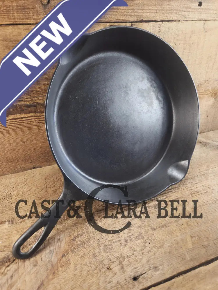 1895-1910 2nd Series ERIE #9 cast iron skillet with ’A’ makers mark. A collector favorite! Don’t miss this one. Skillet