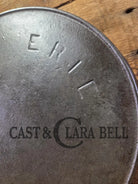 1895-1910 2nd Series ERIE #9 cast iron skillet with ’C’ makers mark. A collector favorite! Don’t miss this one. Skillet