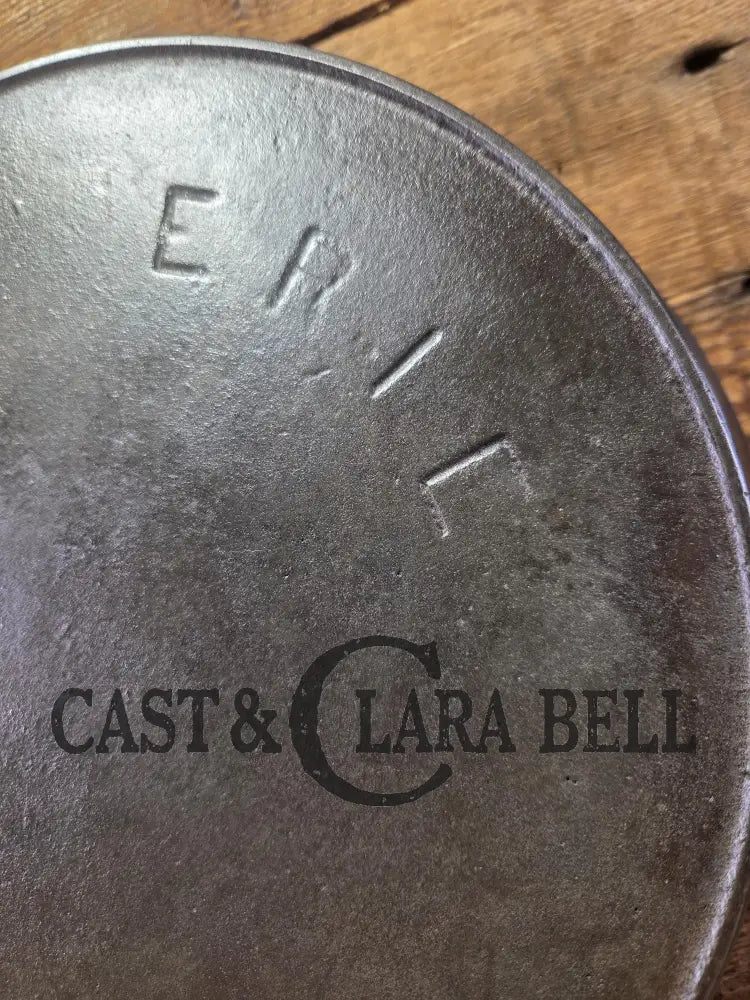 1895-1910 2nd Series ERIE #9 cast iron skillet with ’C’ makers mark. A collector favorite! Don’t miss this one. Skillet