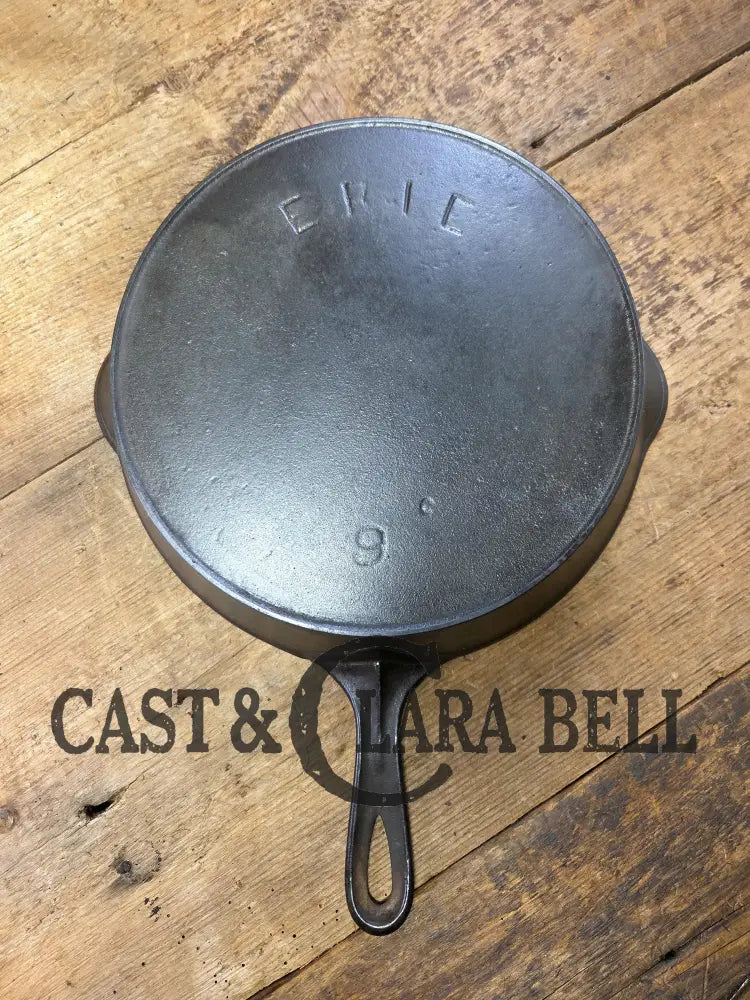 1895-1910 2nd Series ERIE #9 cast iron skillet with ’C’ makers mark. A collector favorite! Don’t miss this one. Skillet