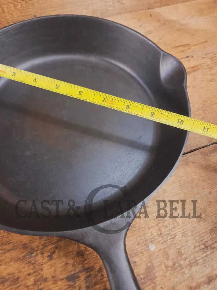 1905-07 Erie (Griswold) #8 Cast Skillet 704 L. 5th Series Model a wonderful example of Erie craftsmanship. GREAT daily