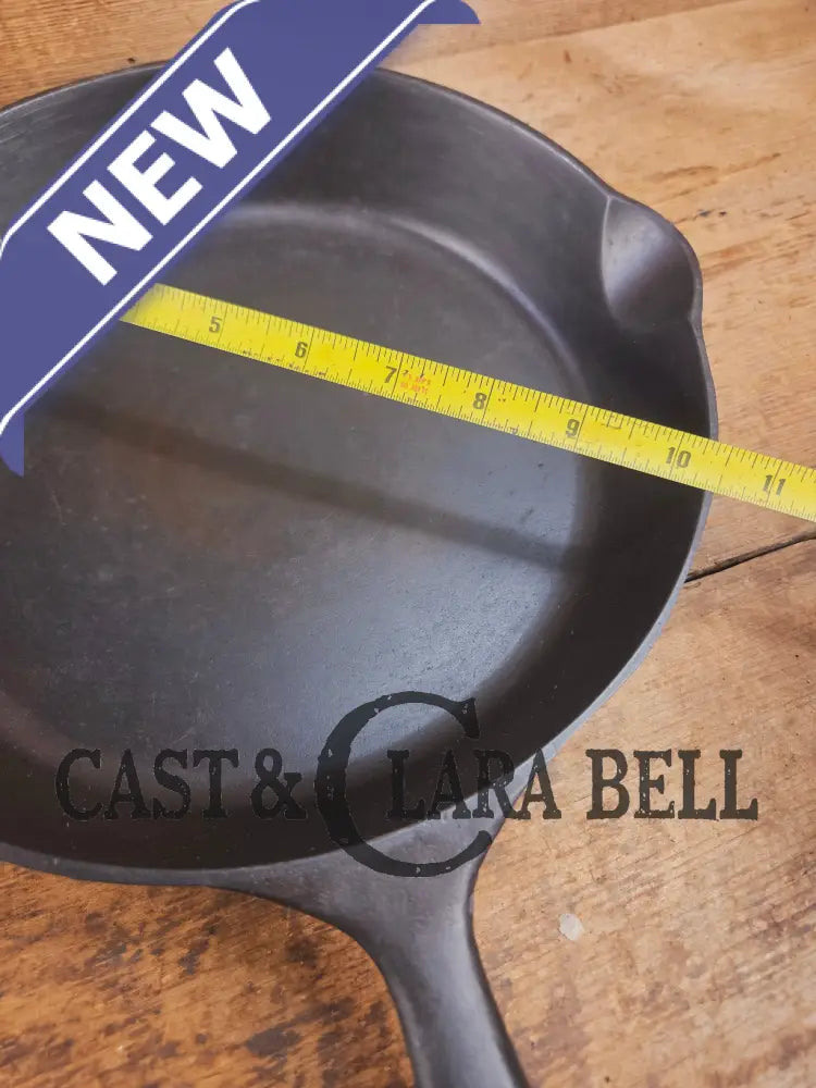 1905-07 Erie (Griswold) #8 Cast Skillet 704 L. 5th Series Model a wonderful example of Erie craftsmanship. GREAT daily