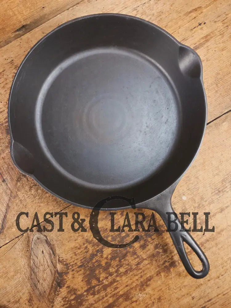 1905-07 Erie (Griswold) #8 Cast Skillet 704 L. 5th Series Model a wonderful example of Erie craftsmanship. GREAT daily