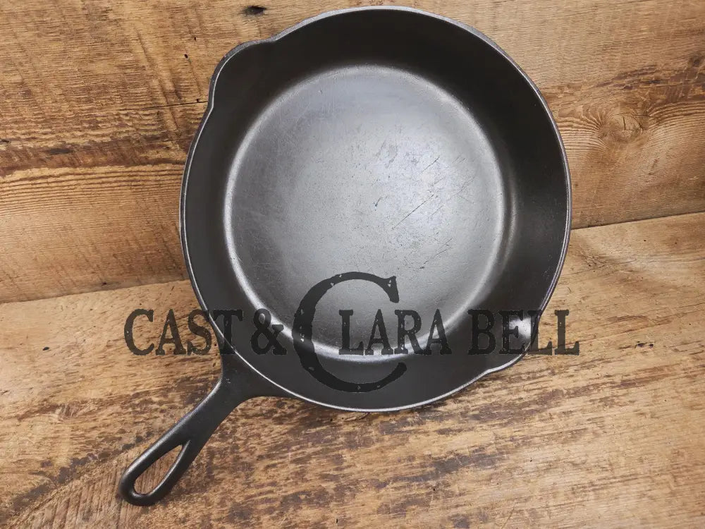 1905-07 Erie (Griswold) #8 Cast Skillet 704J. 5th Series Model a wonderful example of Erie craftsmanship. GREAT daily