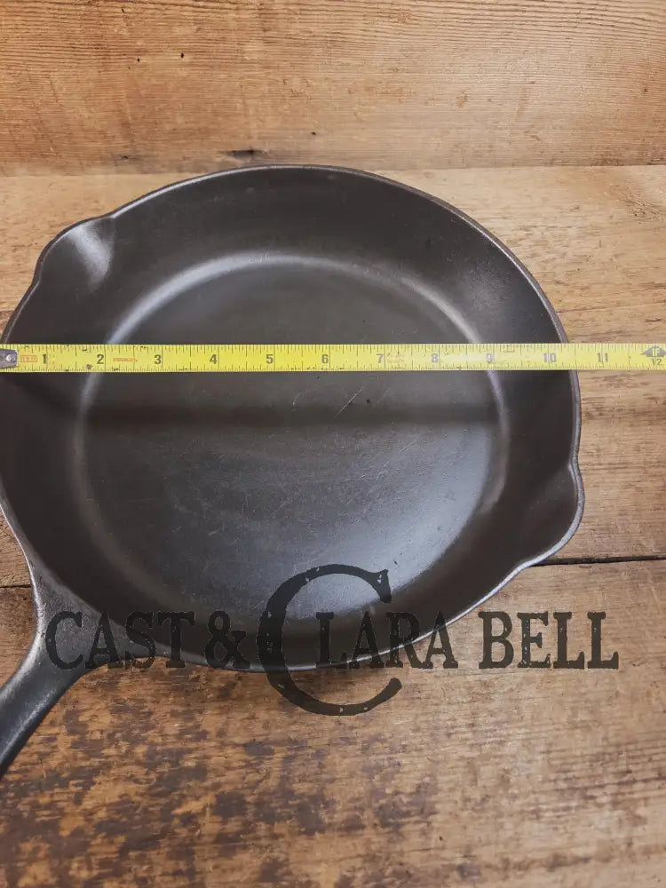 1905-07 Erie (Griswold) #8 Cast Skillet 704J. 5th Series Model a wonderful example of Erie craftsmanship. GREAT daily