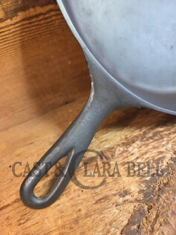 1905-07 Erie (Griswold) #9 Cast Skillet 710. 5th Series Model a wonderful example of Erie craftsmanship. GREAT daily
