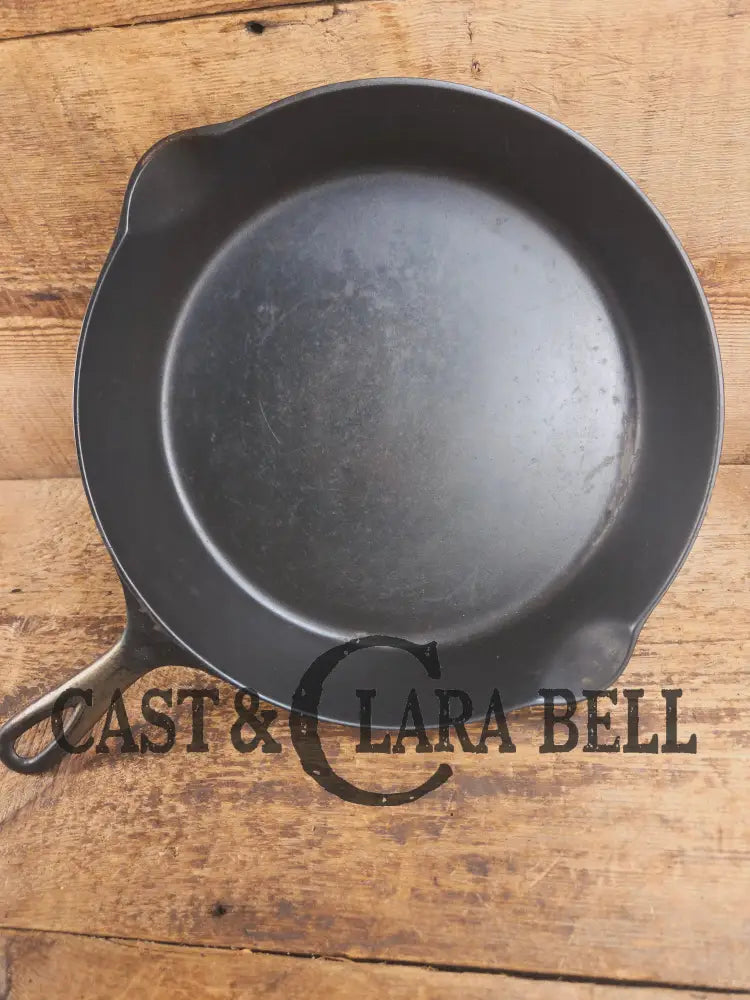 1905-07 Erie (Griswold) #9 Cast Skillet 710. 5th Series Model a wonderful example of Erie craftsmanship. GREAT daily