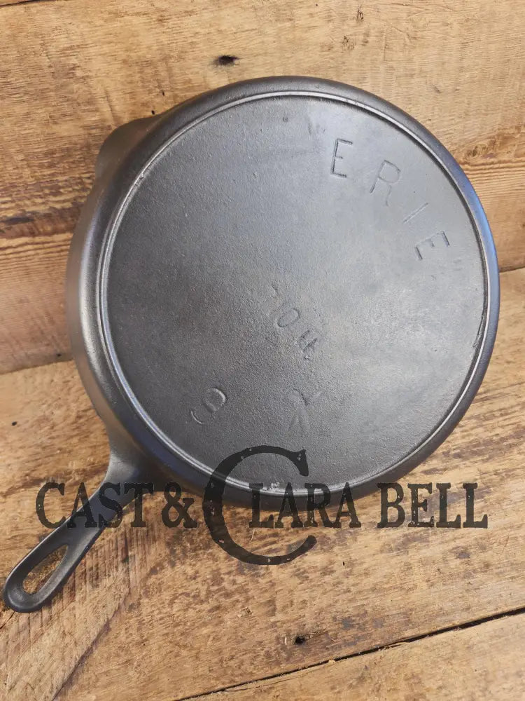 1905-07 Erie (Griswold) #9 Cast Skillet 710. 5th Series Model a wonderful example of Erie craftsmanship. GREAT daily