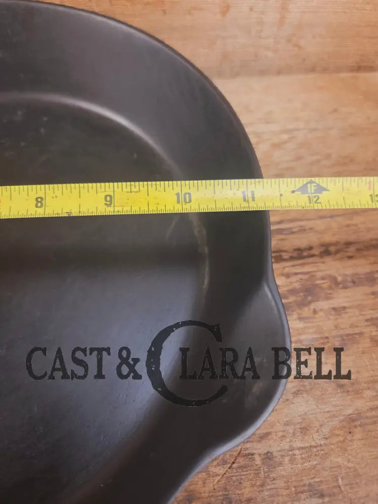 1905-07 Erie (Griswold) #9 Cast Skillet 710. 5th Series Model a wonderful example of Erie craftsmanship. GREAT daily