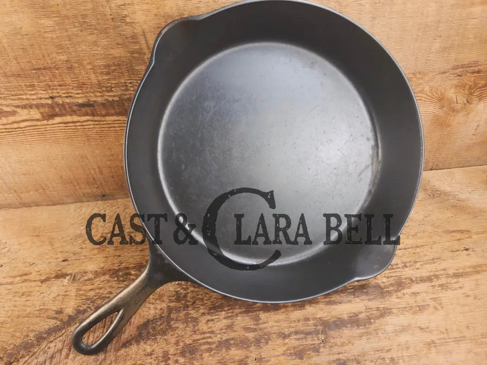 1905-07 Erie (Griswold) #9 Cast Skillet 710. 5th Series Model a wonderful example of Erie craftsmanship. GREAT daily