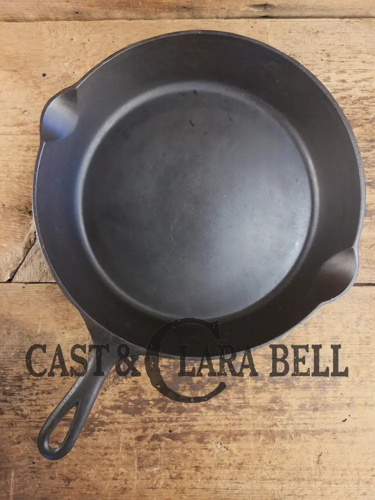 1905-07 Erie (Griswold) #9 Cast Skillet 710. 5th Series Model a wonderful example of Erie craftsmanship. GREAT daily