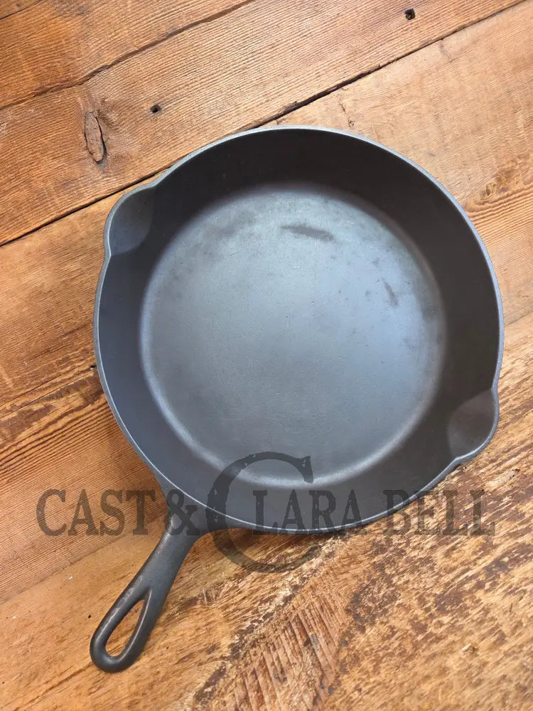 1905-07 Erie (Griswold) #9 Cast Skillet 710. 5th Series Model a wonderful example of Erie craftsmanship. GREAT daily