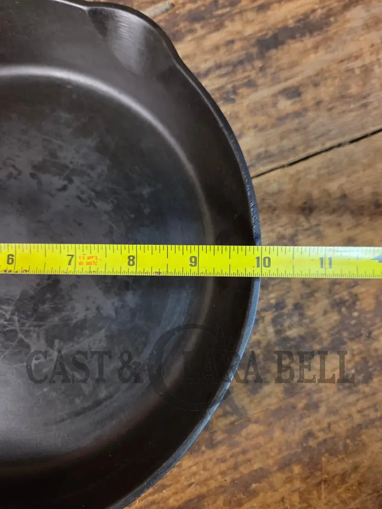 1905-1909! 5 Line Griswold Victor #8 Skillet 722. Fully Marked. One of our favorite series - Skillet