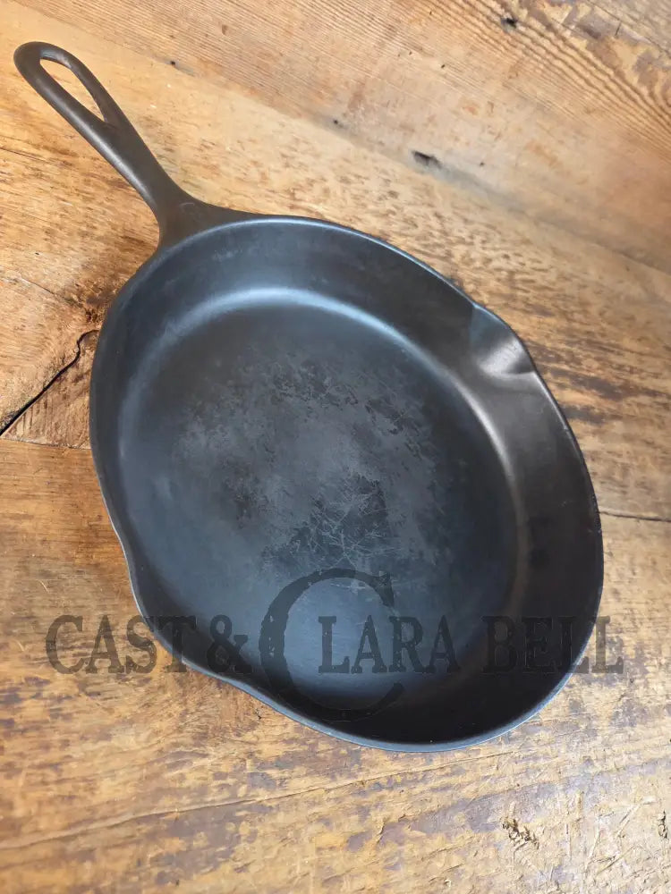1905-1909! 5 Line Griswold Victor #8 Skillet 722. Fully Marked. One of our favorite series - Skillet