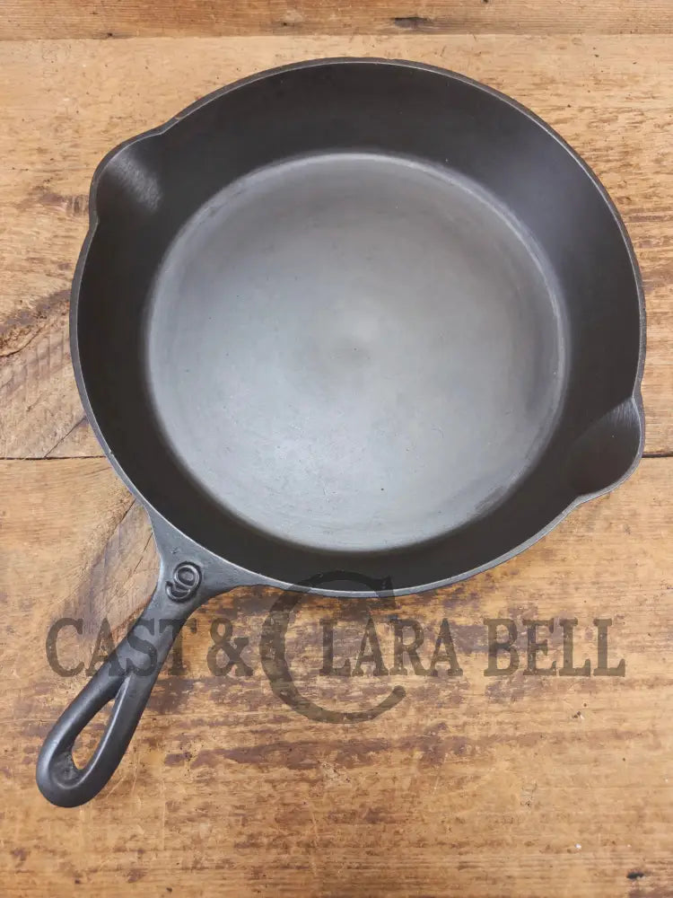 1910’s Lodge #9 Skillet with Arc Logo Heat Ring Raised ’H’. Our favorite line of daily skillets! - Skillet