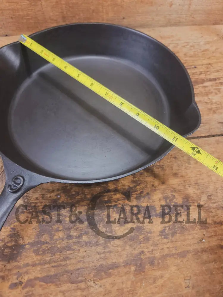 1910’s Lodge #9 Skillet with Arc Logo Heat Ring Raised ’H’. Our favorite line of daily skillets! - Skillet