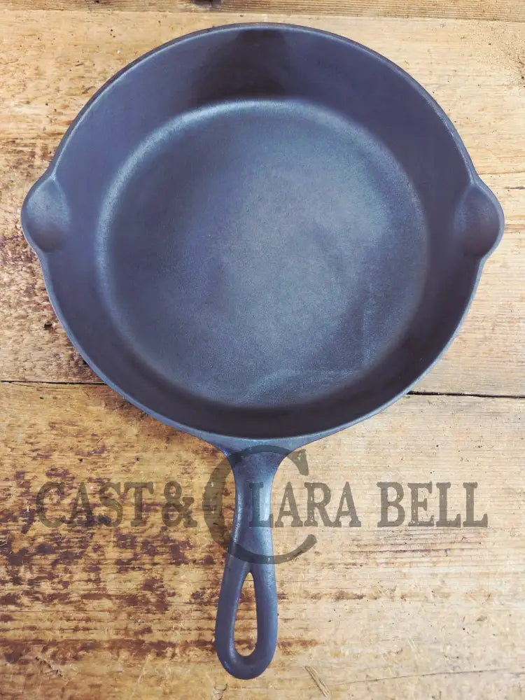 1910’s very early Lodge #8 Cast Iron Skillet with Single Notch and Raised #2 at 6 O’clock position Skillet