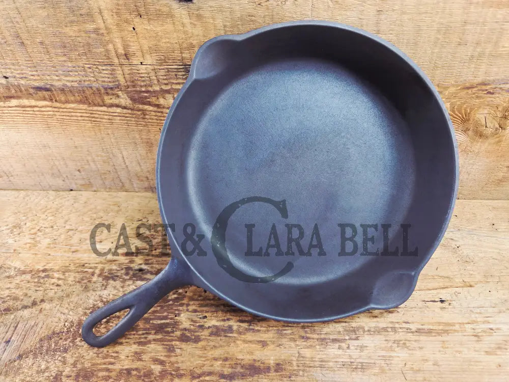 1910’s very early Lodge #8 Cast Iron Skillet with Single Notch and Raised #2 at 6 O’clock position Skillet