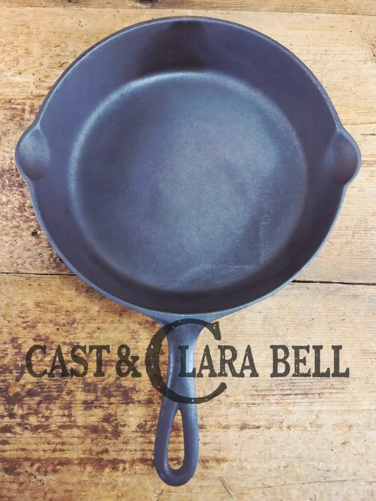 1910’s very early Lodge #8 Cast Iron Skillet with Single Notch and Raised #2 at 6 O’clock position Skillet