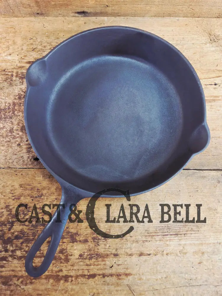 1910’s very early Lodge #8 Cast Iron Skillet with Single Notch and Raised #2 at 6 O’clock position Skillet