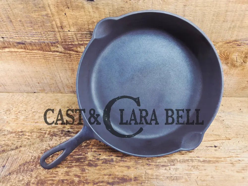 1910’s very early Lodge #8 Cast Iron Skillet with Single Notch and Raised #2 at 6 O’clock position Skillet