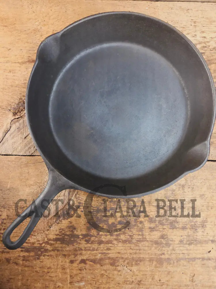1910’s very early Lodge #8 Cast Iron Skillet with Single Notch and Raised C Skillet