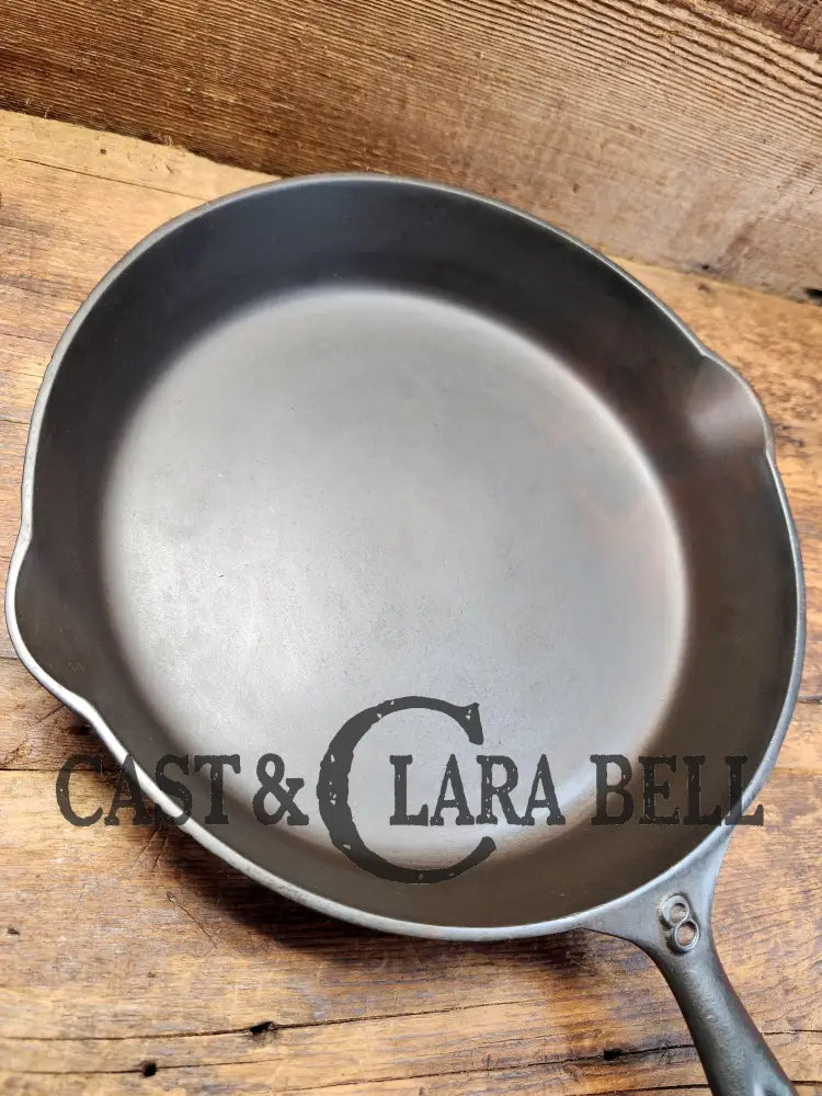 1910’S Very Early Lodge #8 Cast Iron Skillet With Single Notch And Raised 8 C Makers Mark.