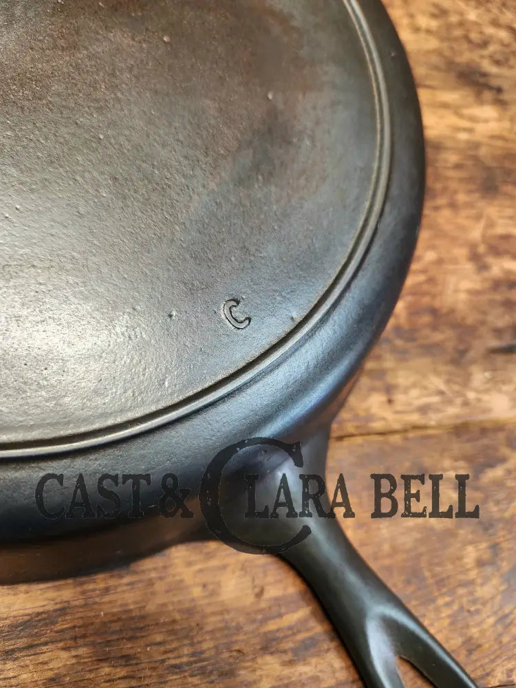 1910’S Very Early Lodge #8 Cast Iron Skillet With Single Notch And Raised 8 C Makers Mark.