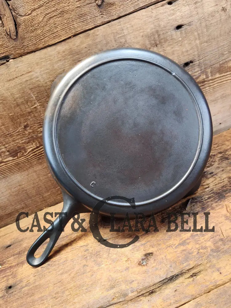 1910’S Very Early Lodge #8 Cast Iron Skillet With Single Notch And Raised 8 C Makers Mark.