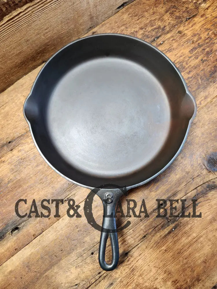 1910’S Very Early Lodge #8 Cast Iron Skillet With Single Notch And Raised 8 C Makers Mark.