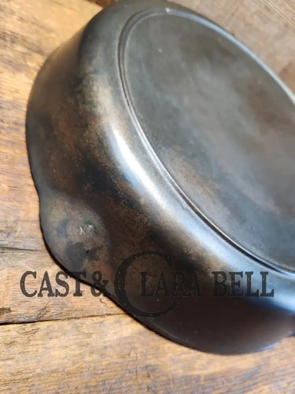 1910’S Very Early Lodge #8 Cast Iron Skillet With Single Notch And Raised 8 C Makers Mark.