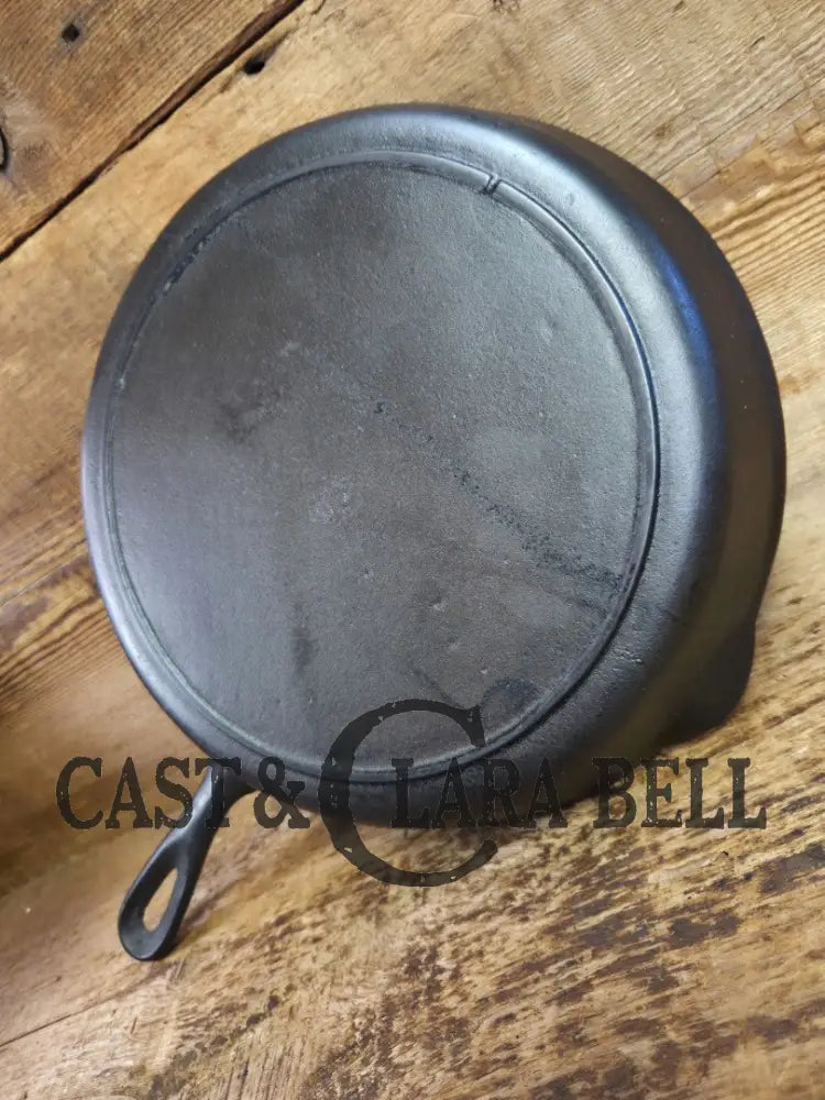 1910’s very early Lodge #8 Cast Iron Skillet with Single Notch and Raised 8 handle! Skillet