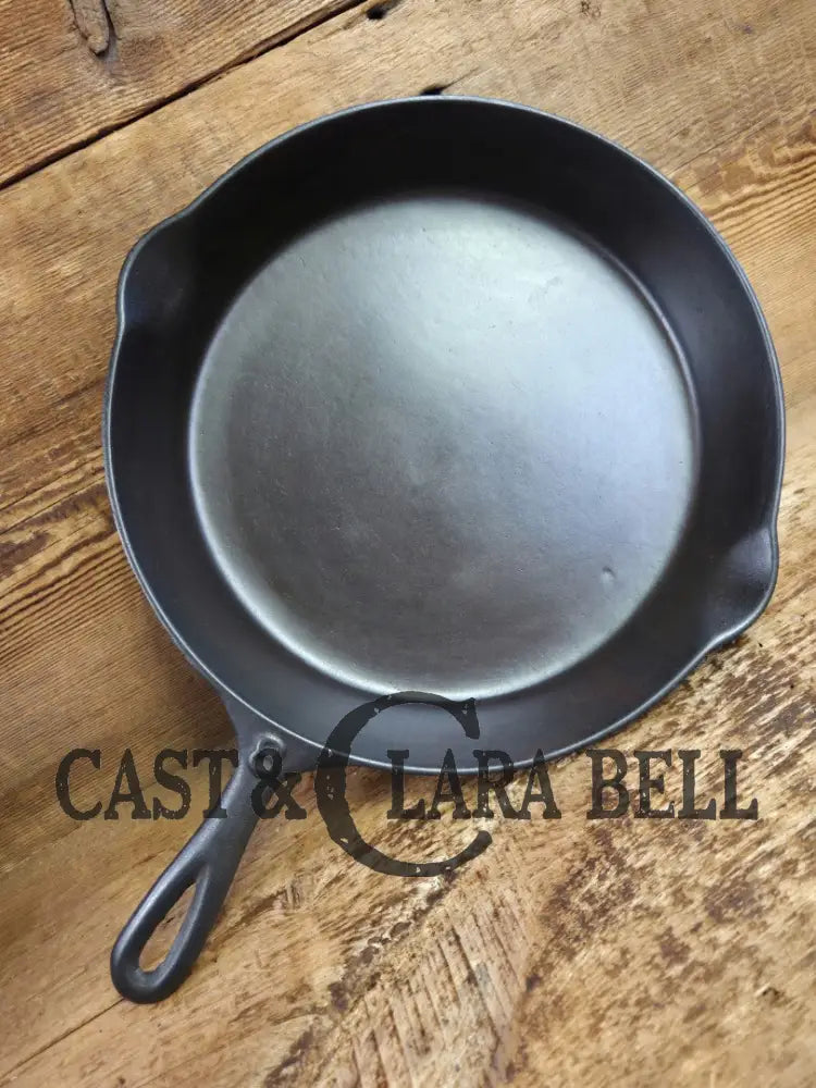 1910’s very early Lodge #8 Cast Iron Skillet with Single Notch and Raised 8 handle! Skillet
