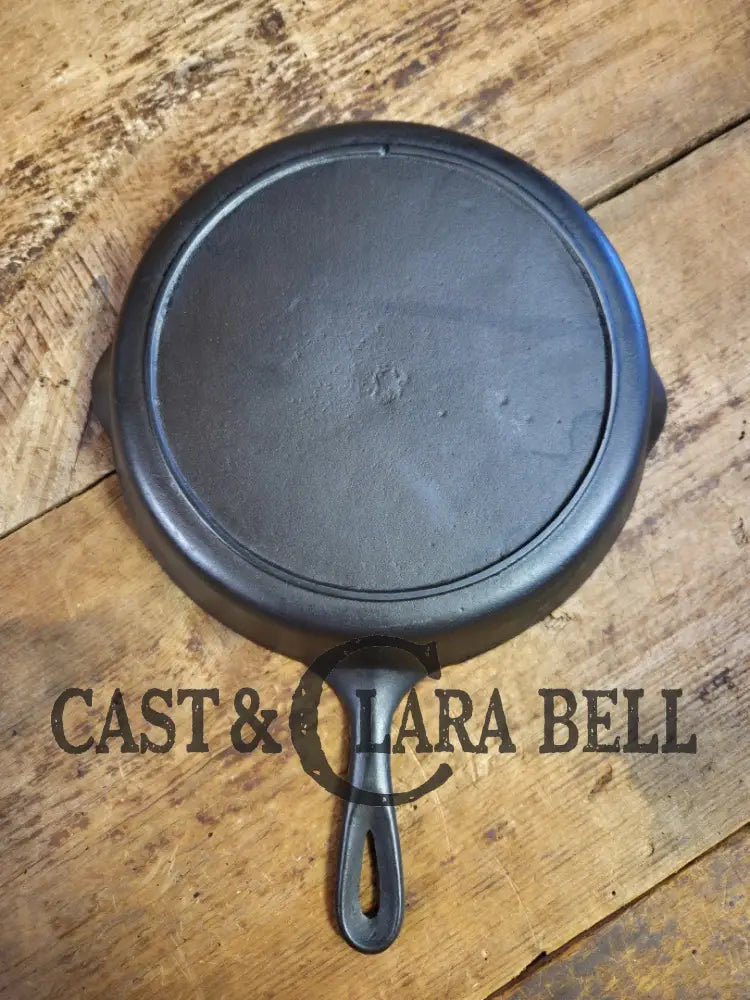 1910’s very early Lodge #8 Cast Iron Skillet with Single Notch and Raised 8 handle! Skillet