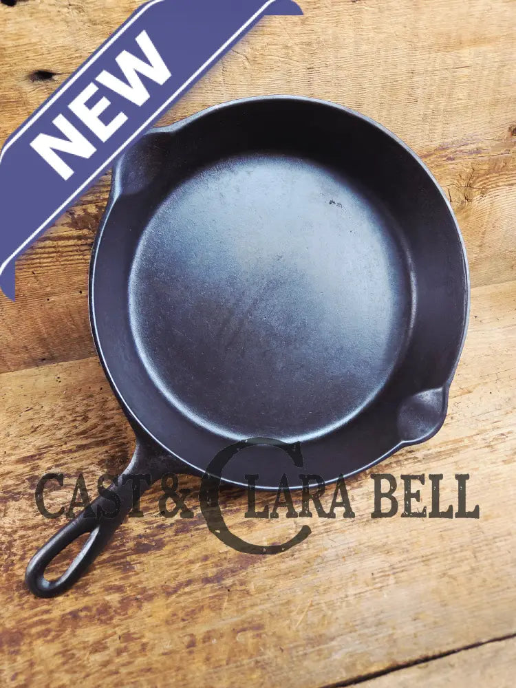 1910’s very early Lodge #8 Cast Iron Skillet with Single Notch and Raised I at 6 O’clock position Skillet