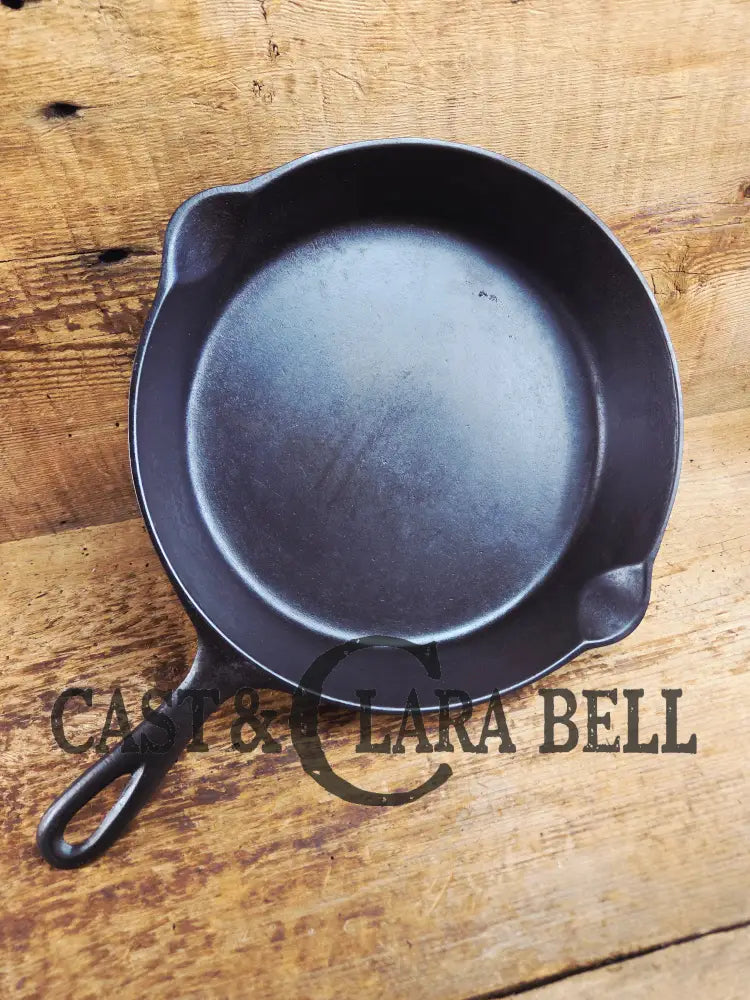 1910’s very early Lodge #8 Cast Iron Skillet with Single Notch and Raised I at 6 O’clock position Skillet