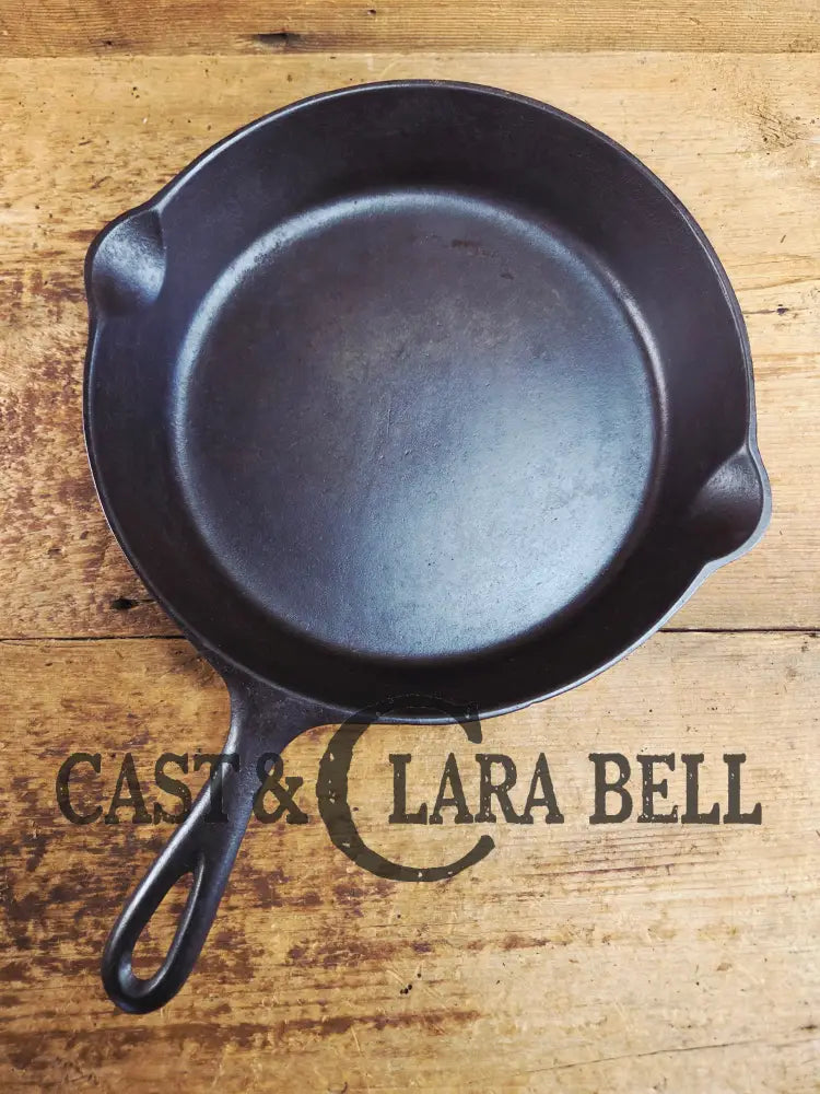1910’s very early Lodge #8 Cast Iron Skillet with Single Notch and Raised I at 6 O’clock position Skillet