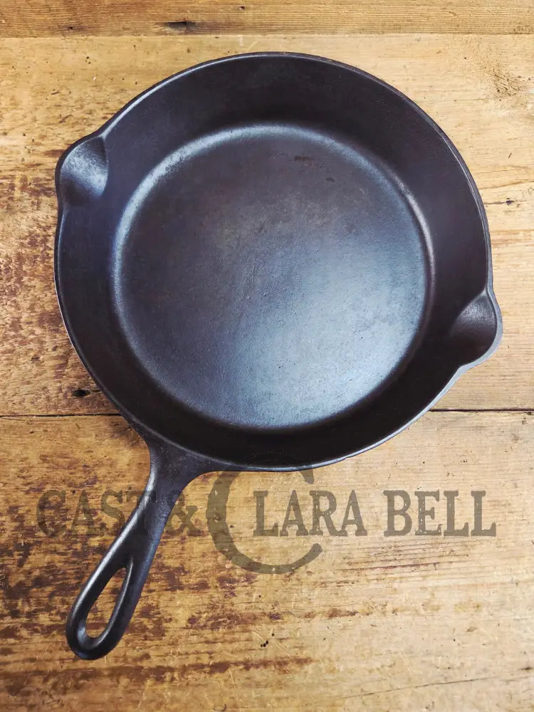 1910’s very early Lodge #8 Cast Iron Skillet with Single Notch and Raised I at 6 O’clock position Skillet