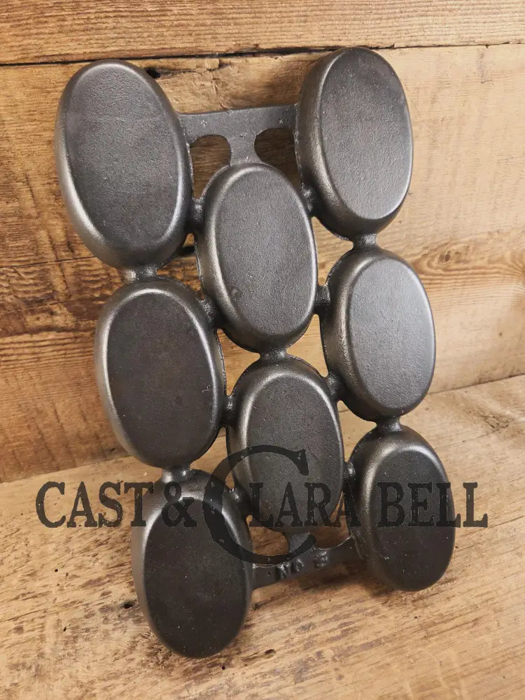 1920’s and gorgeous! Griswold No. 5 #943 p/n Muffin Gem Pan. Open air design makes great cornbread or muffins! Bakeware