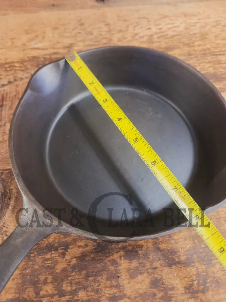 1920’s Chicago Hardware made Favorite Cook Ware #5Q Cast Iron Skillet - Skillet