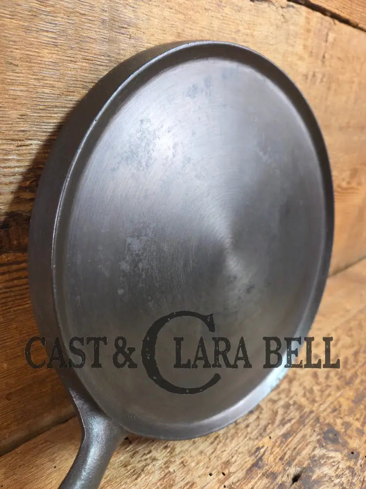 1920’s Chicago Hardware made Favorite Cook Ware #8B Cast Iron Griddle Skillet
