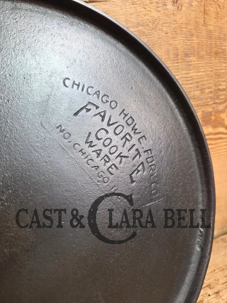 1920’s Chicago Hardware made Favorite Cook Ware #8B Cast Iron Griddle Skillet