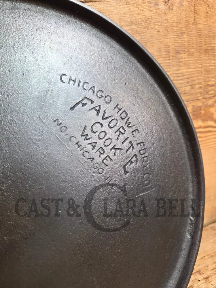 1920’s Chicago Hardware made Favorite Cook Ware #8B Cast Iron Griddle Skillet