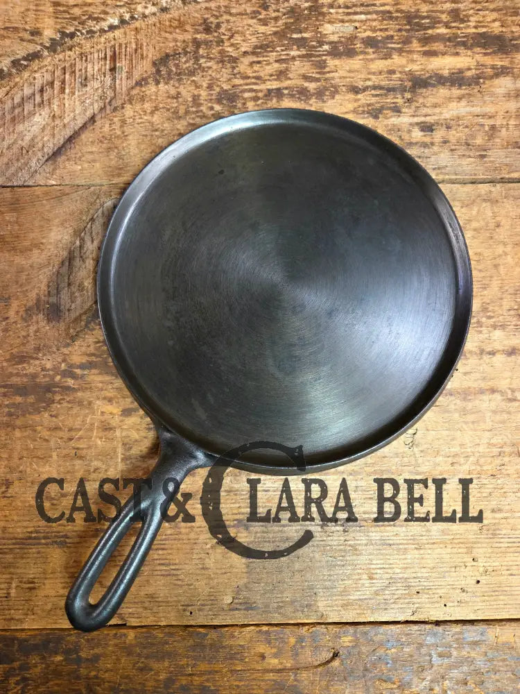 1920’s Chicago Hardware made Favorite Cook Ware #8B Cast Iron Griddle Skillet