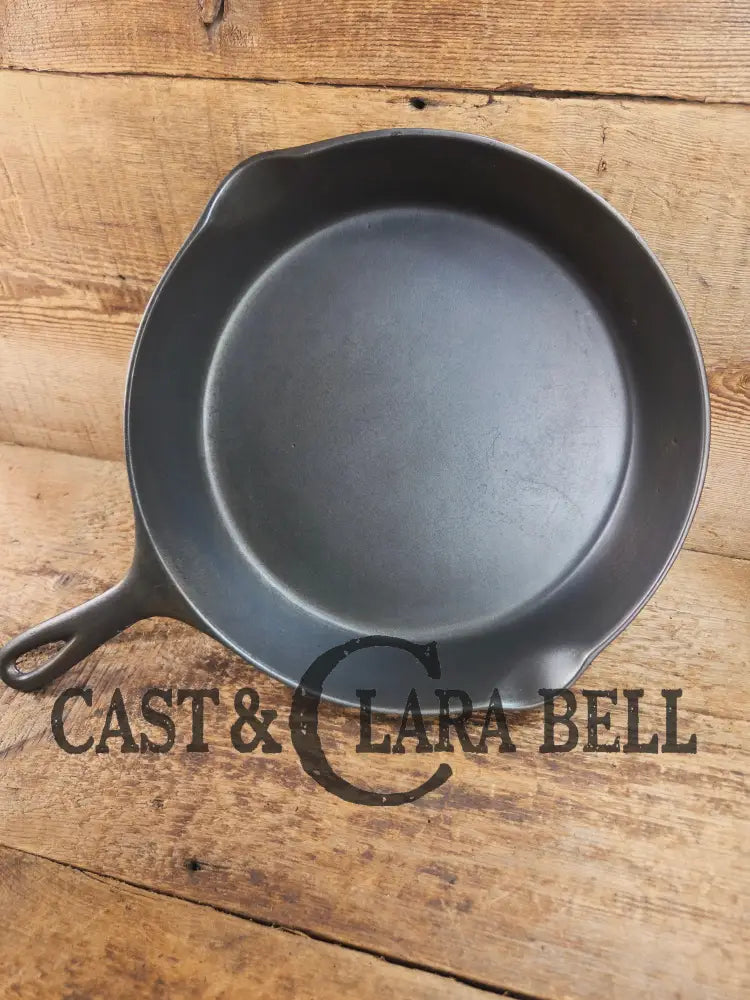 1920’s early Wagner Ware #9 Cast Iron Skillet with Heat Ring 9 A. Awesome daily user with an amazing history! Skillet
