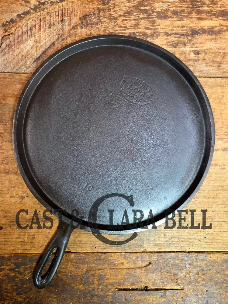 1920’s Favorite Piqua Ware #10 Round Cast Iron Griddle with Smiley Logo Griddle
