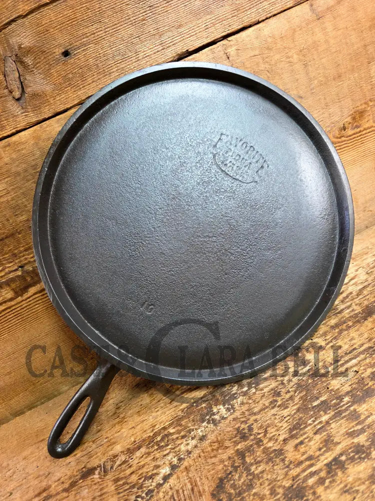 1920’s Favorite Piqua Ware #10 Round Cast Iron Griddle with Smiley Logo Griddle