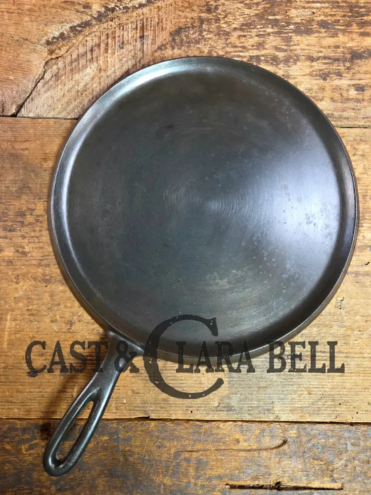 1920’s Favorite Piqua Ware #10 Round Cast Iron Griddle with Smiley Logo Griddle