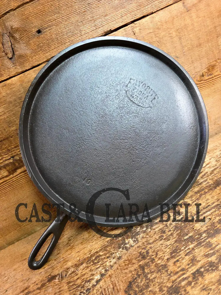 1920’s Favorite Piqua Ware #10 Round Cast Iron Griddle with Smiley Logo Griddle