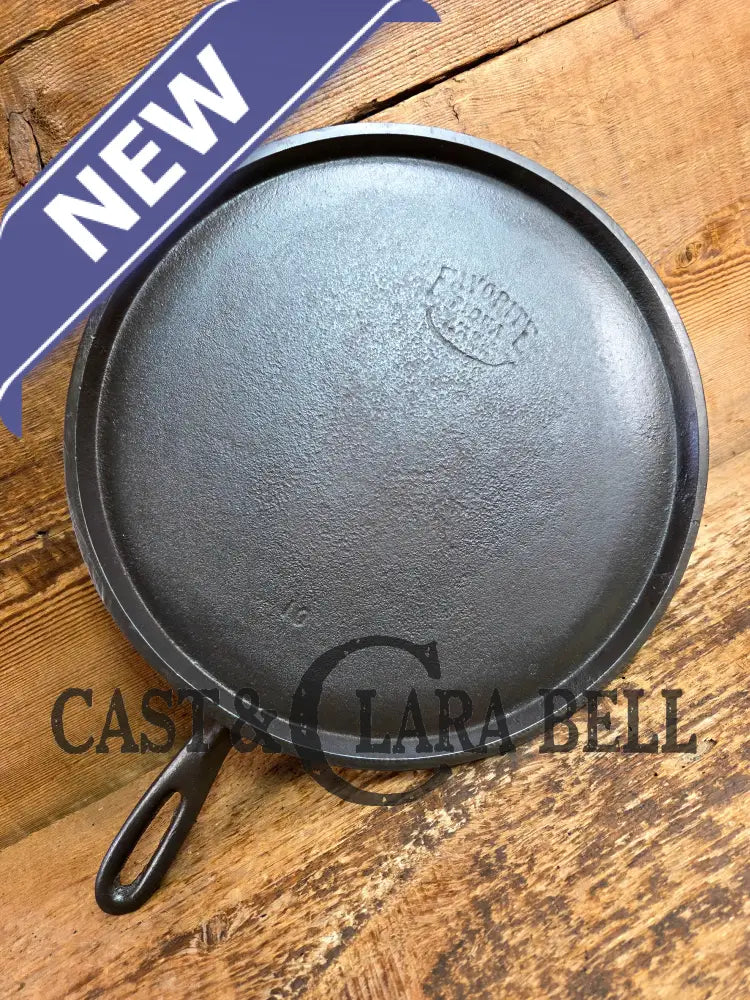 1920’s Favorite Piqua Ware #10 Round Cast Iron Griddle with Smiley Logo Griddle